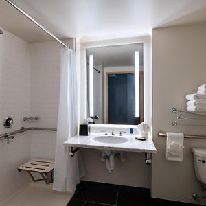 Queen Room Hearing Accesible